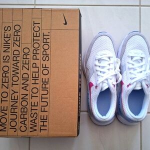 Brand new Nike Air max girls size 4.5